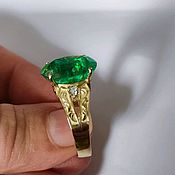 Серебряное кольцо с зеленым аметистом и бриллиантиками
