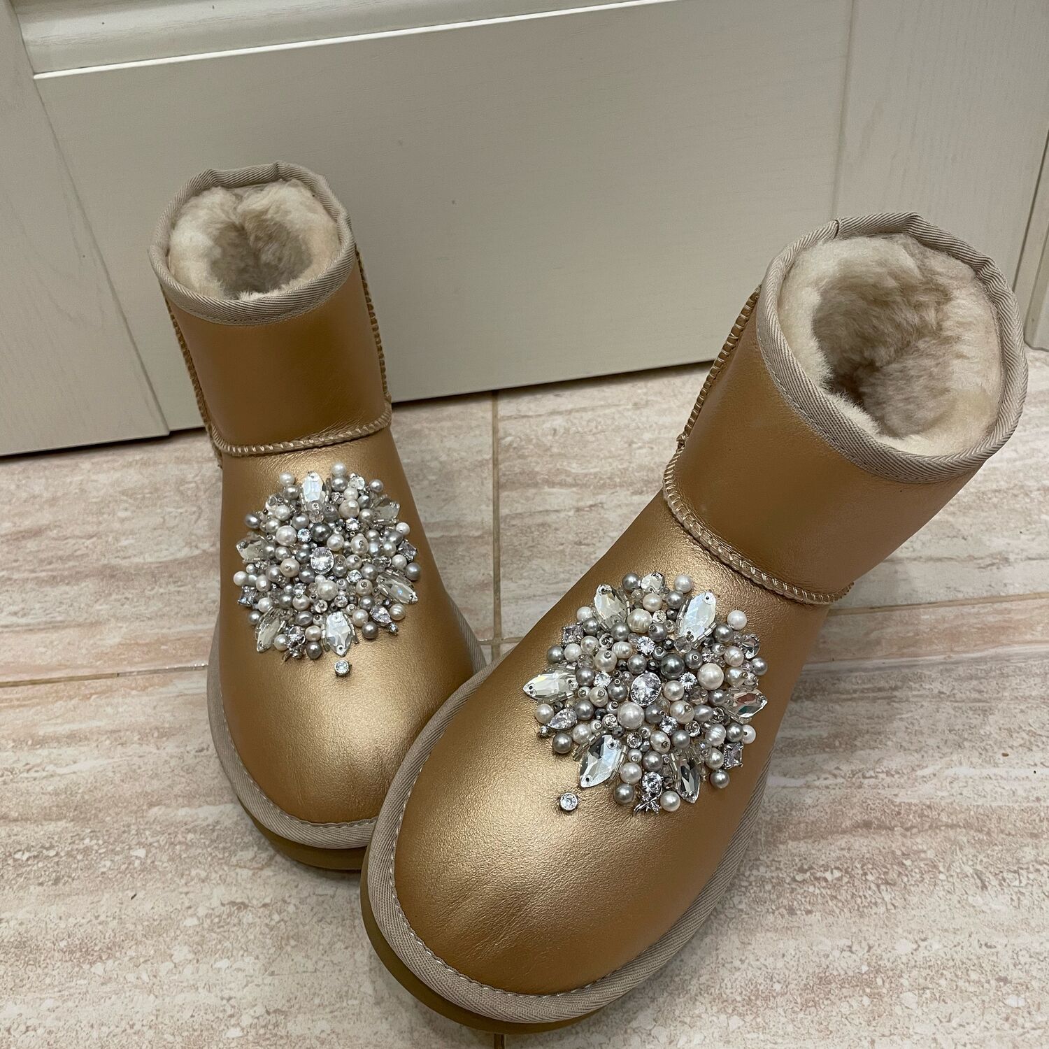 Угги со стразами «Gold” натуральные купить в интернет-магазине Ярмарка ...