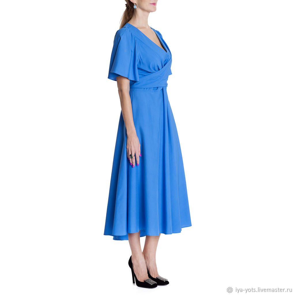 Голубое шелковое платье