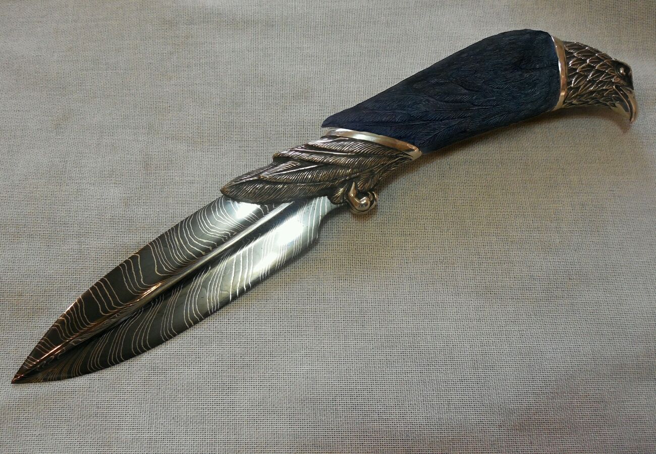 нож перо ворона