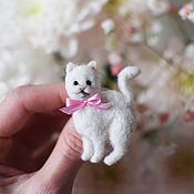 Украшения handmade. Livemaster - original item Felted Brooch White Cat. Handmade.