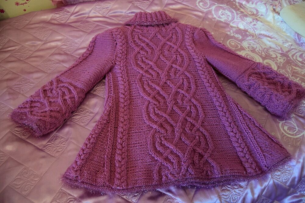 Пальто спицами девочке 4 лет. Вязаные детские пальто. Пальто элизабет ральфа лорена. Вязаное пальто для девочки 2 года. Вязаное пальто для девочки.