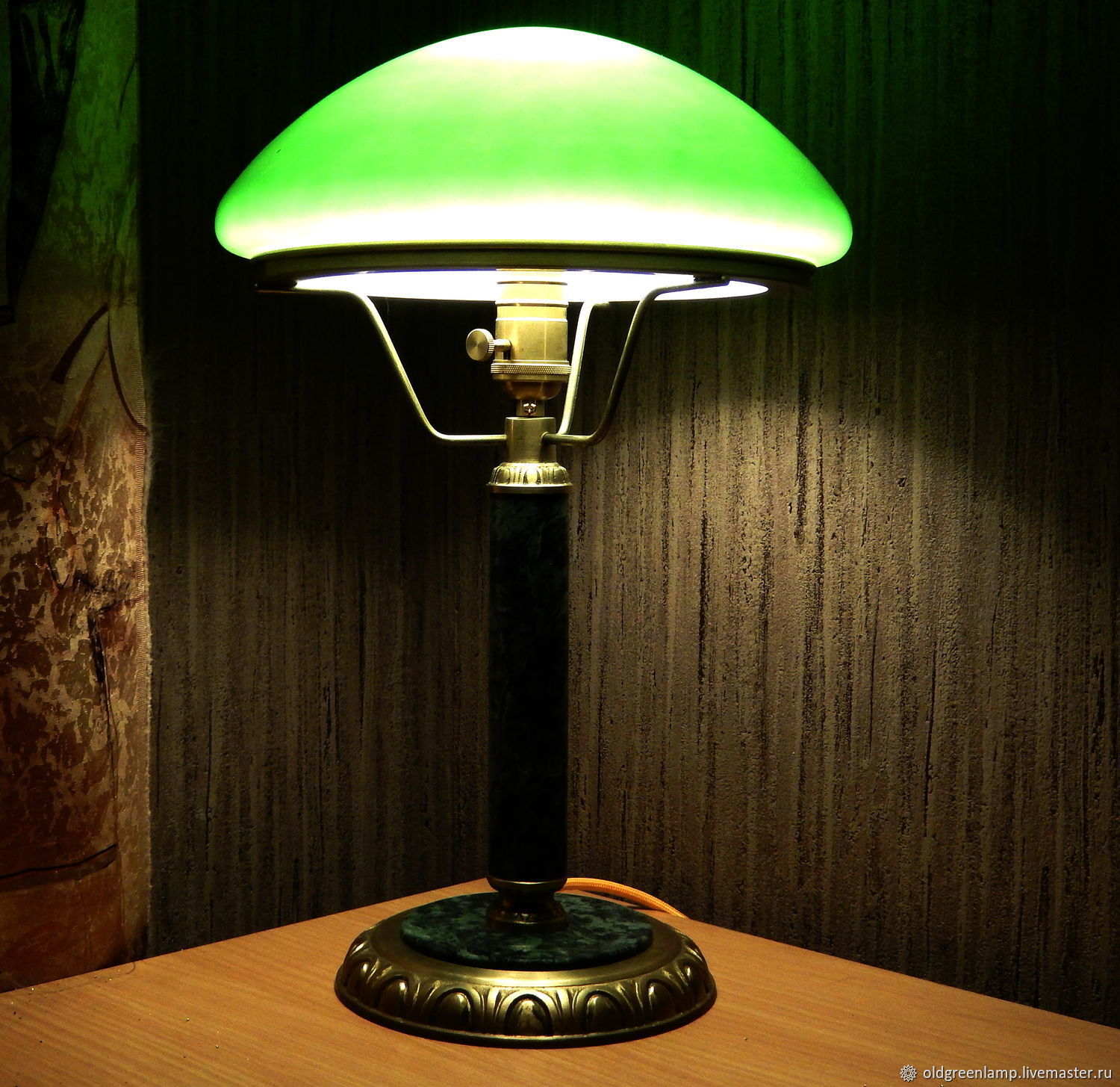  лампа с зеленым плафоном в е Ярмарка .