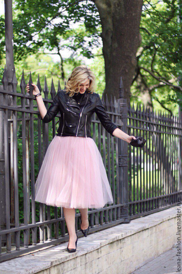 Черный фатин юбка. Юбка пачка. Многослойная фатиновая юбка. Образ с юбкой пачкой. Розовая юбка пачка.
