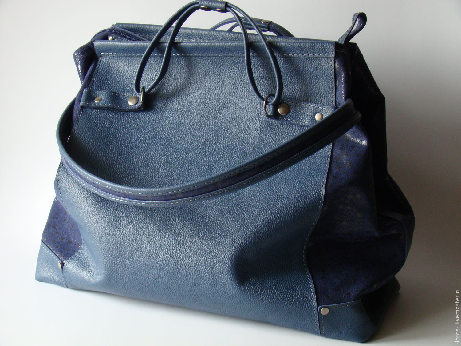 Производители сумок новосибирск. Синяя сумочка женская. Сумка синяя классическая. Сумка вместительная женская модная. Сумки кожа синяя.