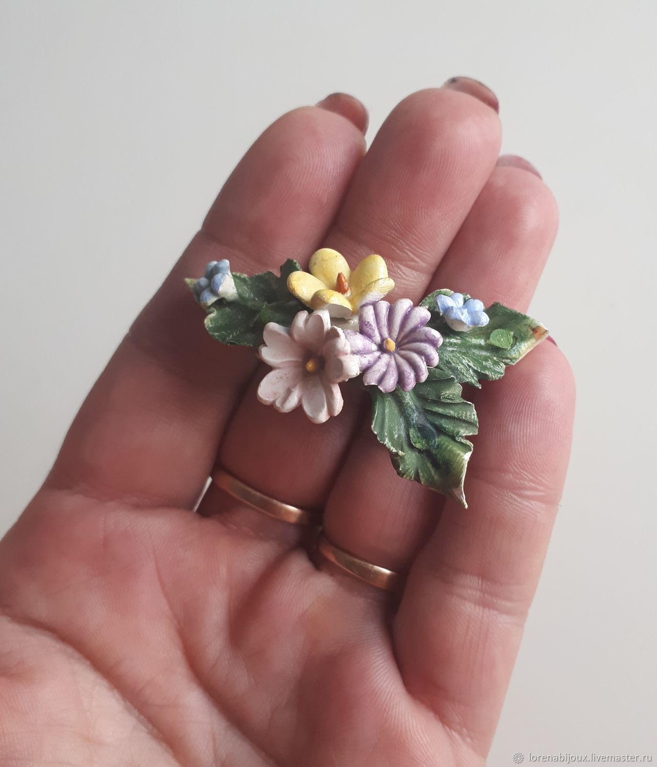 фарфоровые броши. фарфоровые броши. фарфоровые вставки кольца винтаж. валентин розанов гжель часы 2003год формовщик сергей рузаев. фарфоровые броши.