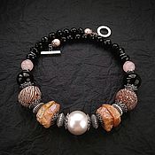 Necklace of onyx and coral
