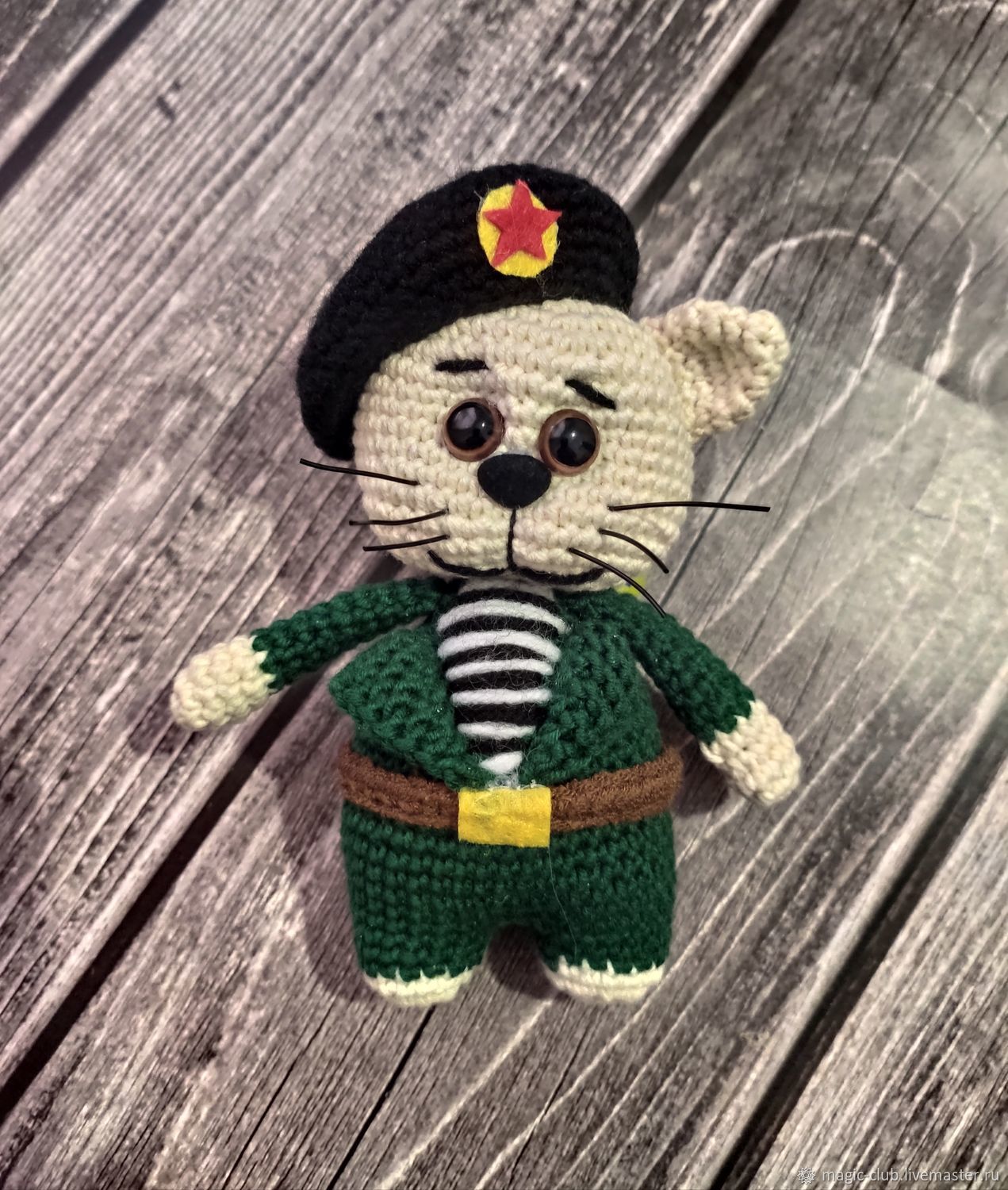 Солдат крючком