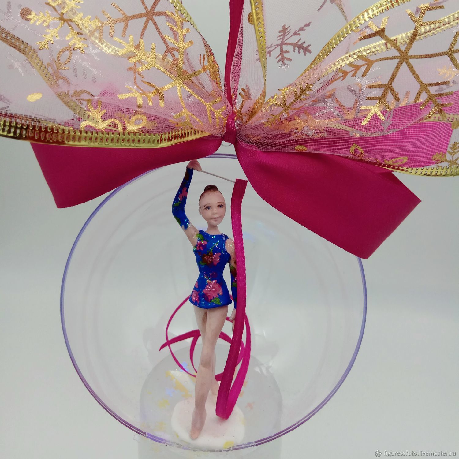 подарок гимнастке девочке. елочный шар с гимнасткой. подарок гимнастке девочке. стеклянная фигурка гимнастки. подарки для гимнасток.