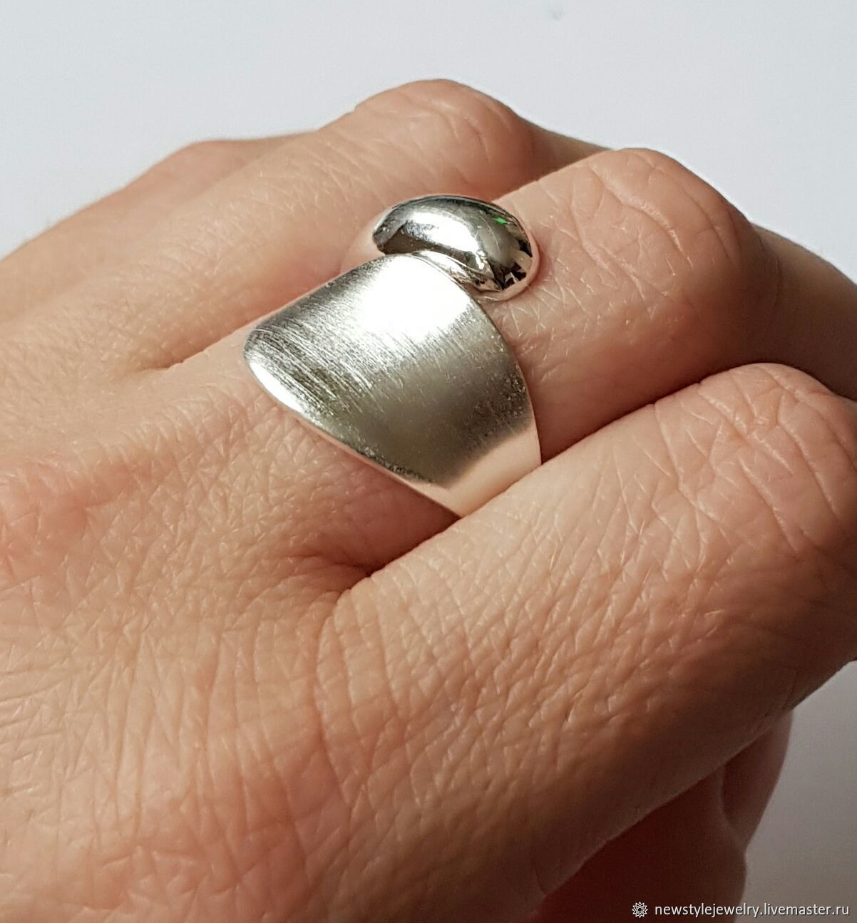 Матированное серебро кольцо