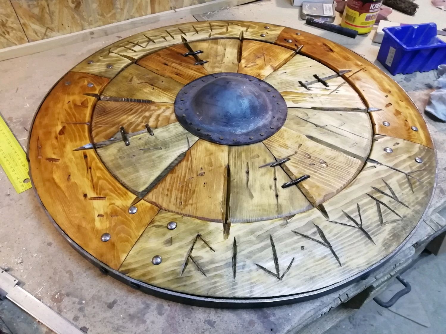 Щит круглый деревянный для стола