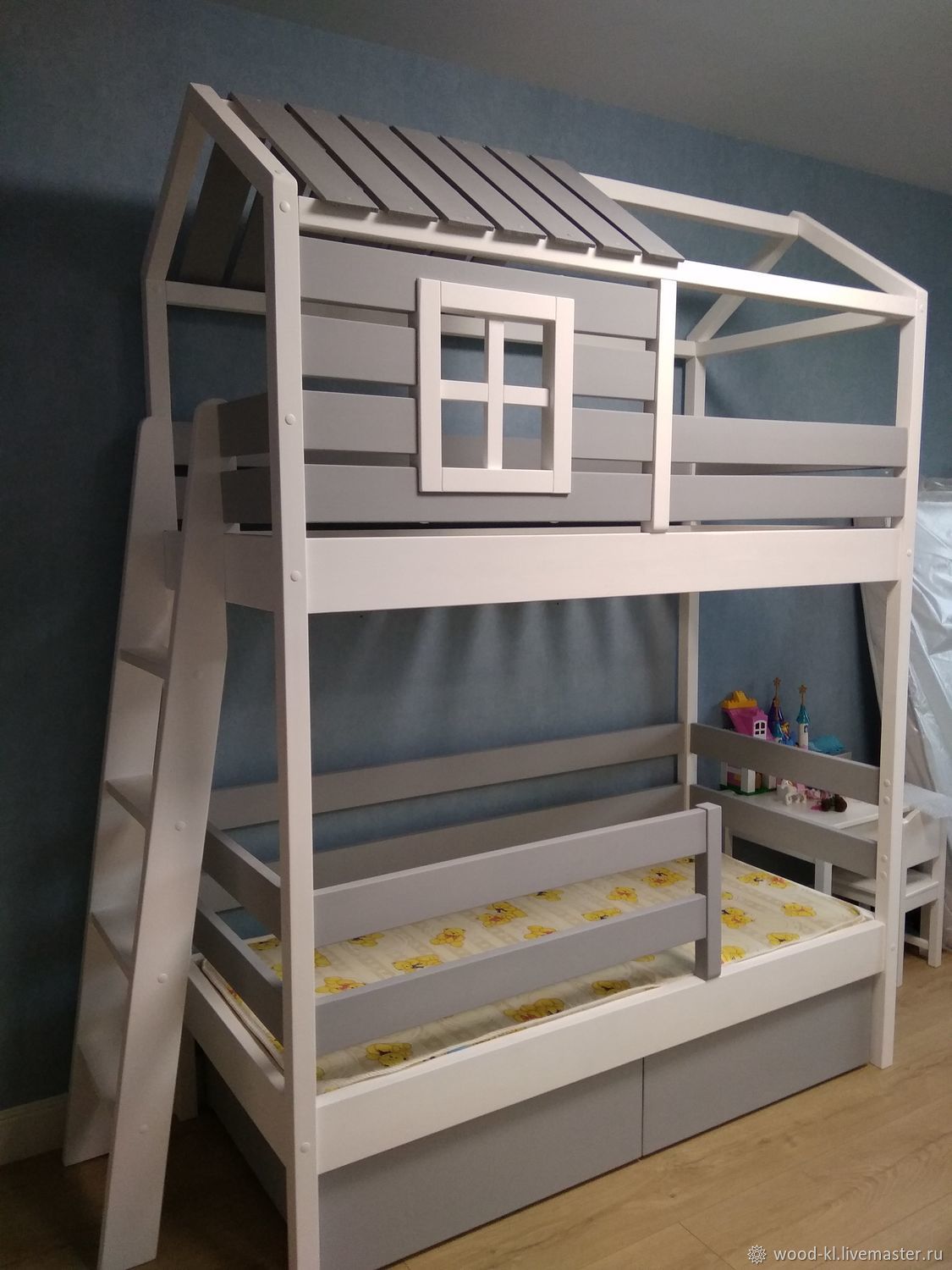 детская кровать двухуровневая с домиком