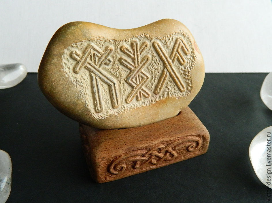 амулет настольная