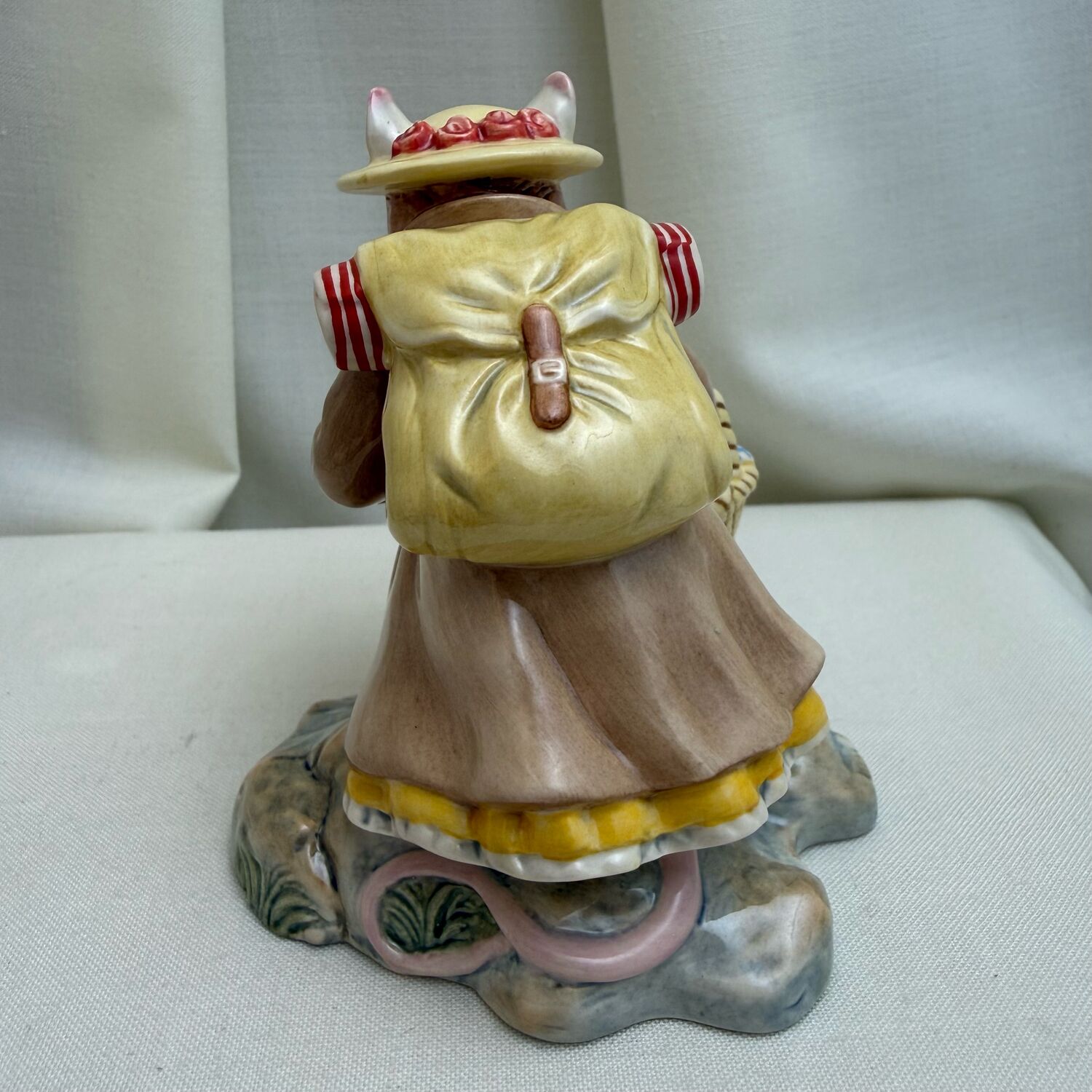 Винтаж: Статуэтка «Lily Weaver» DBH 54 Brambly Hedge от ROYAL