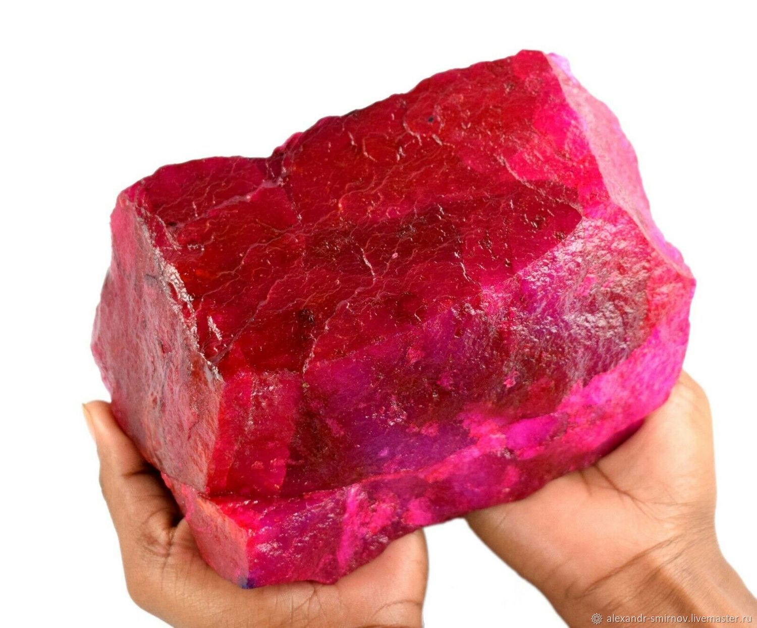 Красный рубин купить. Рубин (красный и малиновый Корунд),. Рубин камень природный. Рубин (минерал) неограненный. Натуральный Рубин камень необработанный.