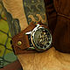 Часы наручные фигурные на браслете из натуральной кожи коричневый.