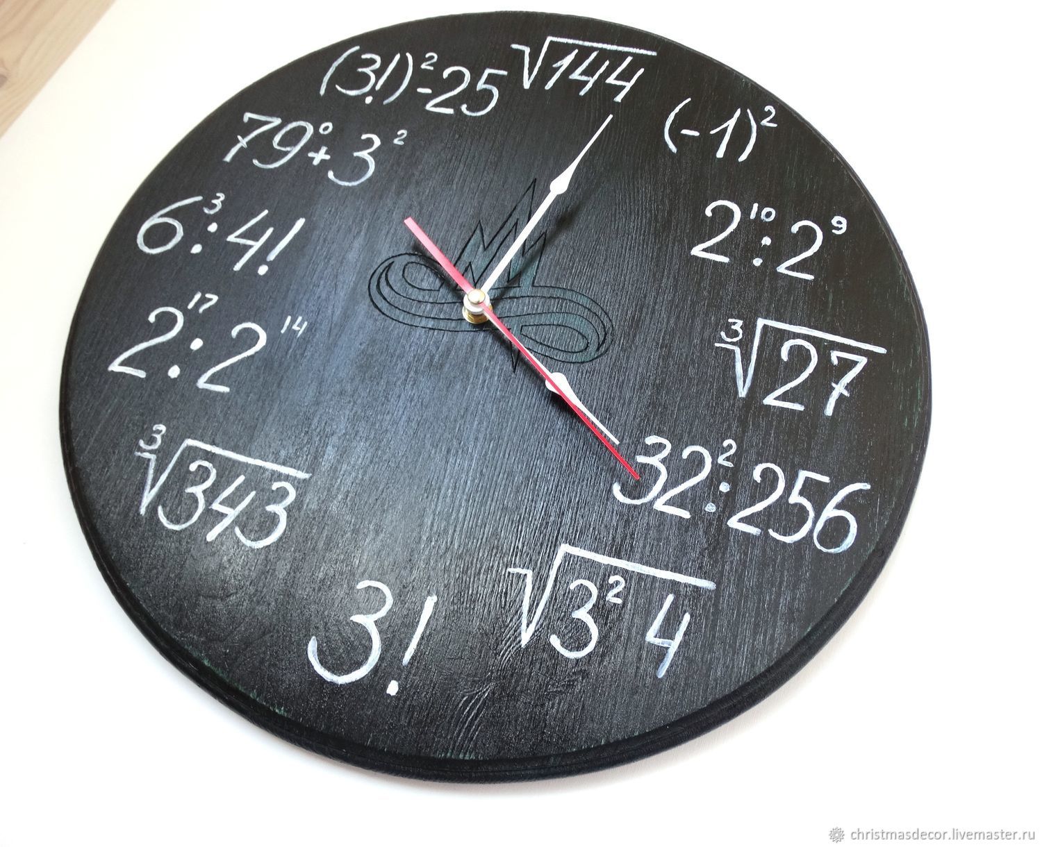 Часы учителю физики. Подарок учителю математики. Часы учителю. Математические часы настенные. Сувениры учителю математики.