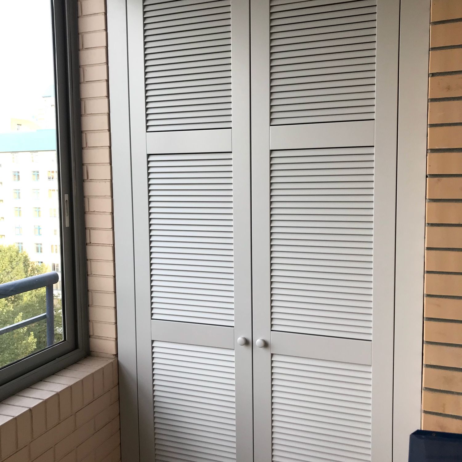 дверцы в шкаф на балкон