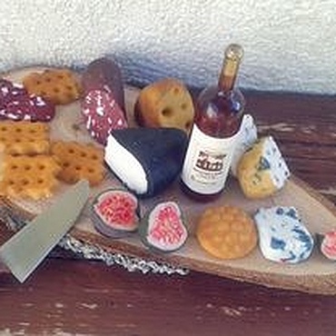 Куклы и игрушки ручной работы. Ярмарка Мастеров - ручная работа Сырная доска для кукольной миниатюры Еда для кукол. Handmade.