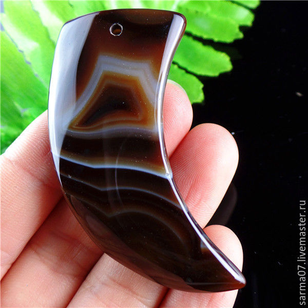 камень клык.