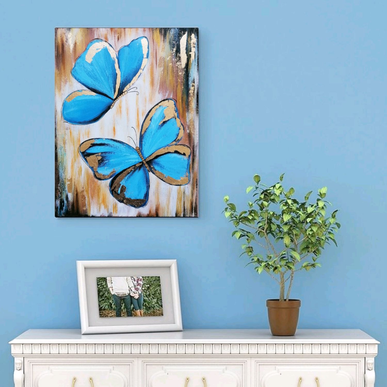 Стильная картина с бабочками в гостинную