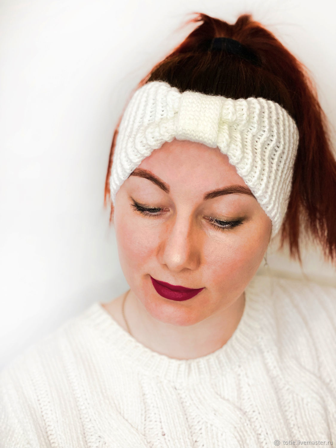Белая вязаная повязка на голову в интернет-магазине Ярмарка Мастеров по ...