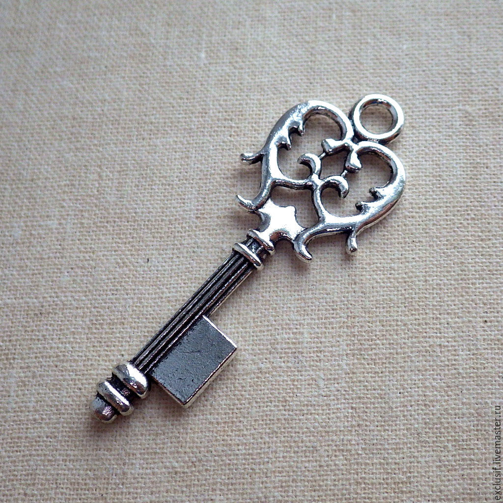 Украшенный ключ. Винтажный кулон ключ. Цветы из ключей. Ручка в виде ключа. Подвески для создания украшений.