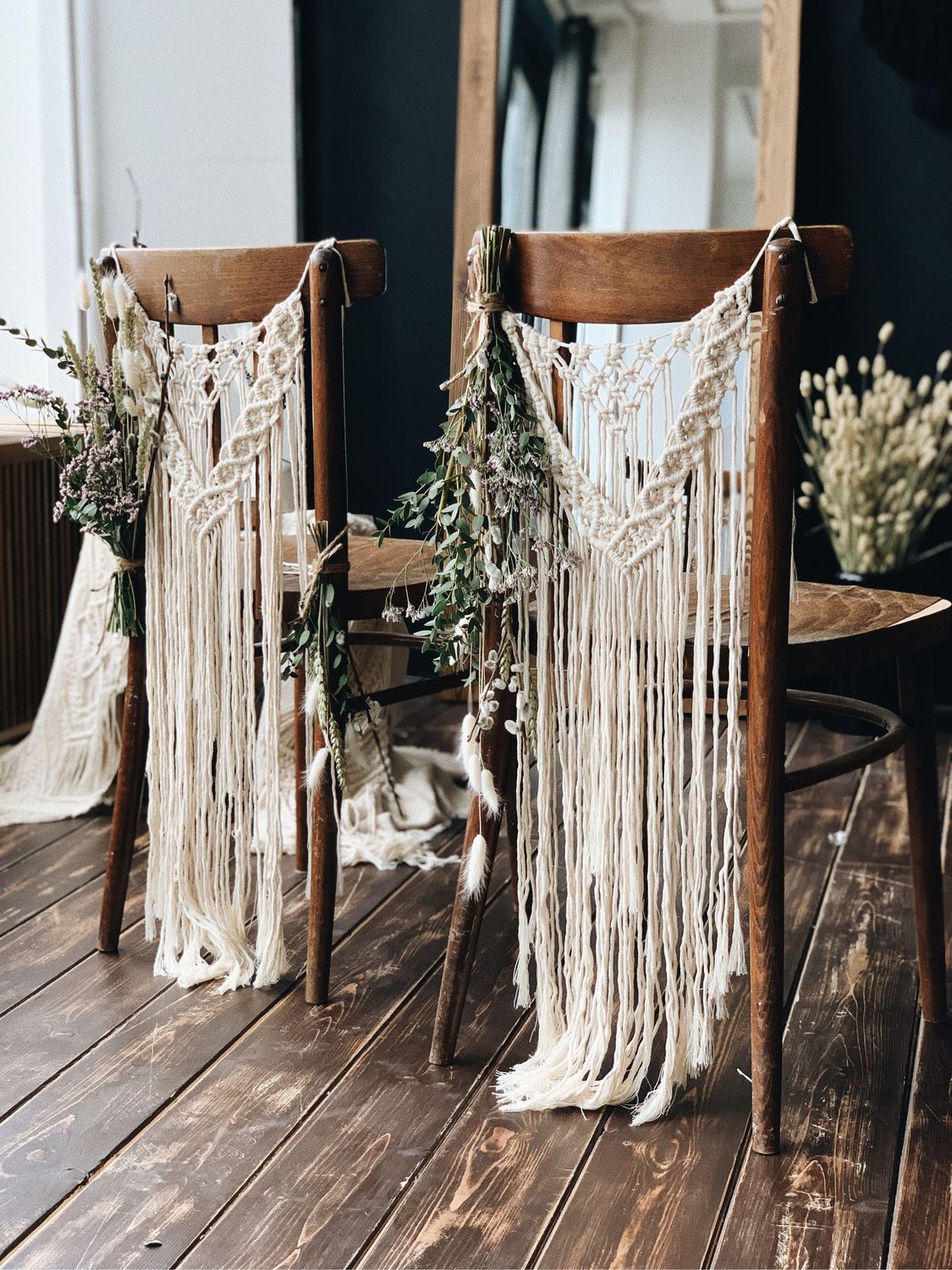 Декор стульев на свадьбу. Чехлы и банты на стулья