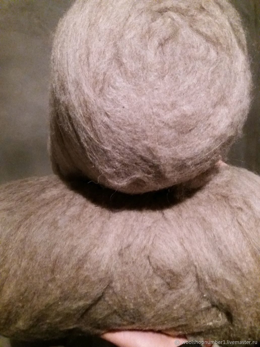 пряжа из собачьей шерсти ручное прядение. промышленное вязание из шерсти. плед крупной вязки. идеи из деревенской шерсти. шерстяное волокно.