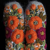 Перчатки с вышивкой  Цветы Алые