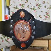 Асимметричный гравированный кожаный пояс с кожаной пряжкой