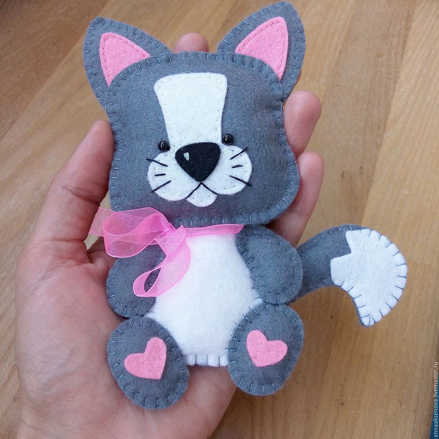 Кот из фетра