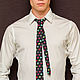 Вот так выглядит этот стильный галстук в действии! Ярко, стильно, молодежно!
