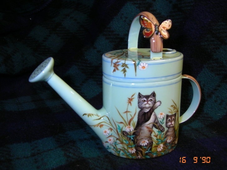 1990г. Папье-маше, перламутр, живопись.