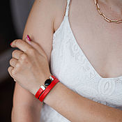 Bracelet with carnelian stone on the soft skin Golden-red