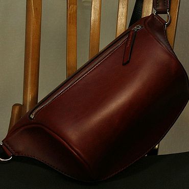 Бананка из натуральной кожи. . Сумки ручной работы - Ярмарка Мастеров Сумки ручной работы. Ярмарка Мастеров - ручная работа Бананка из натуральной кожи. Handmade.