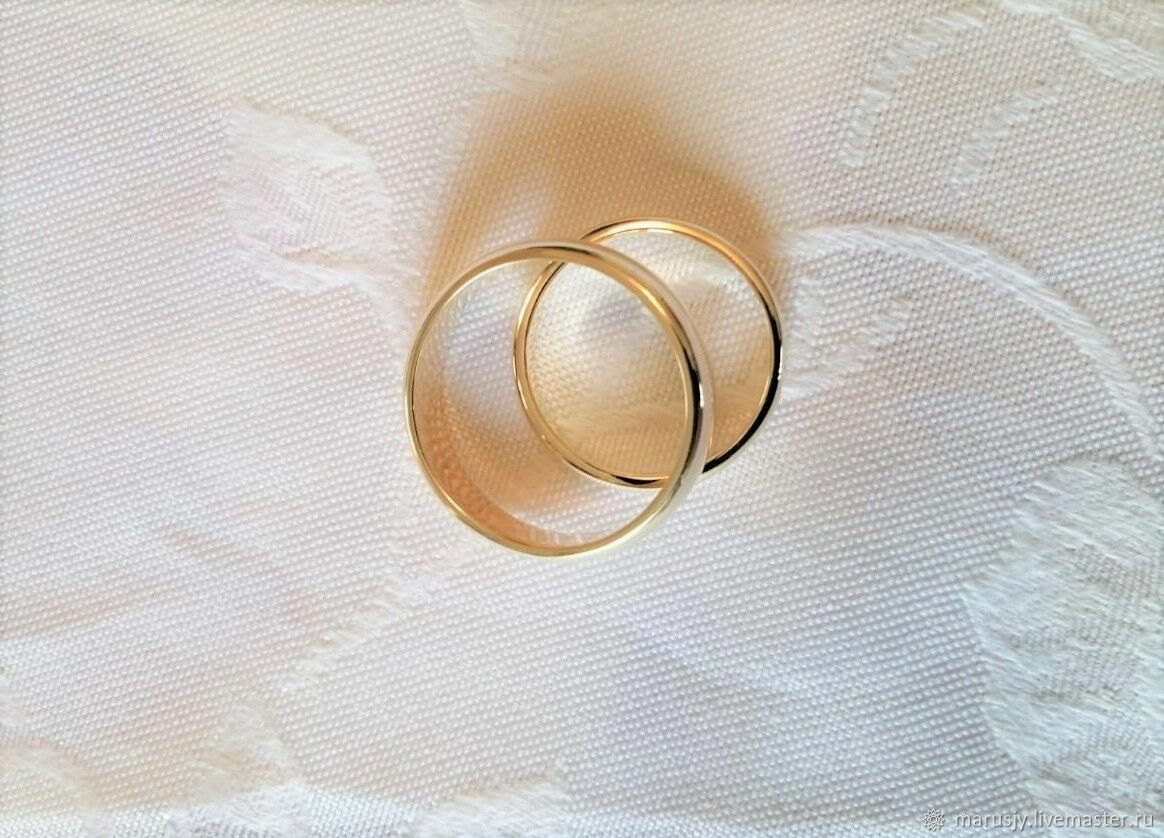 Пара обручальных колец из лимонного золота 585 с гравировкой в интернет ...
