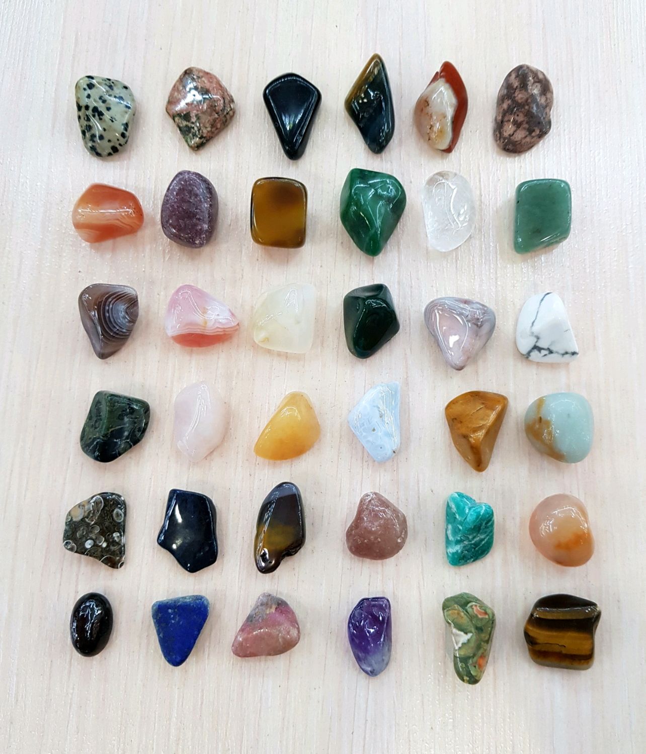 Самоцветы вакансии. Бесцветный минерал. Таблица совместимости камней и минералов между собой.