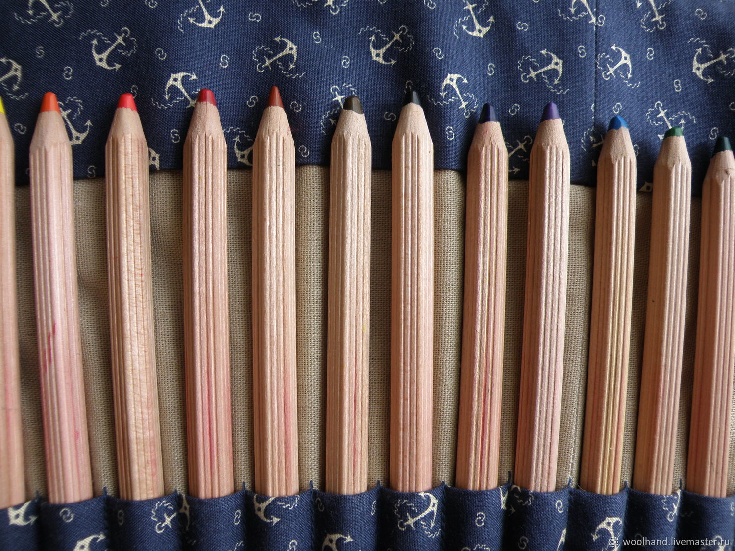 Деревянный пенал для карандашей