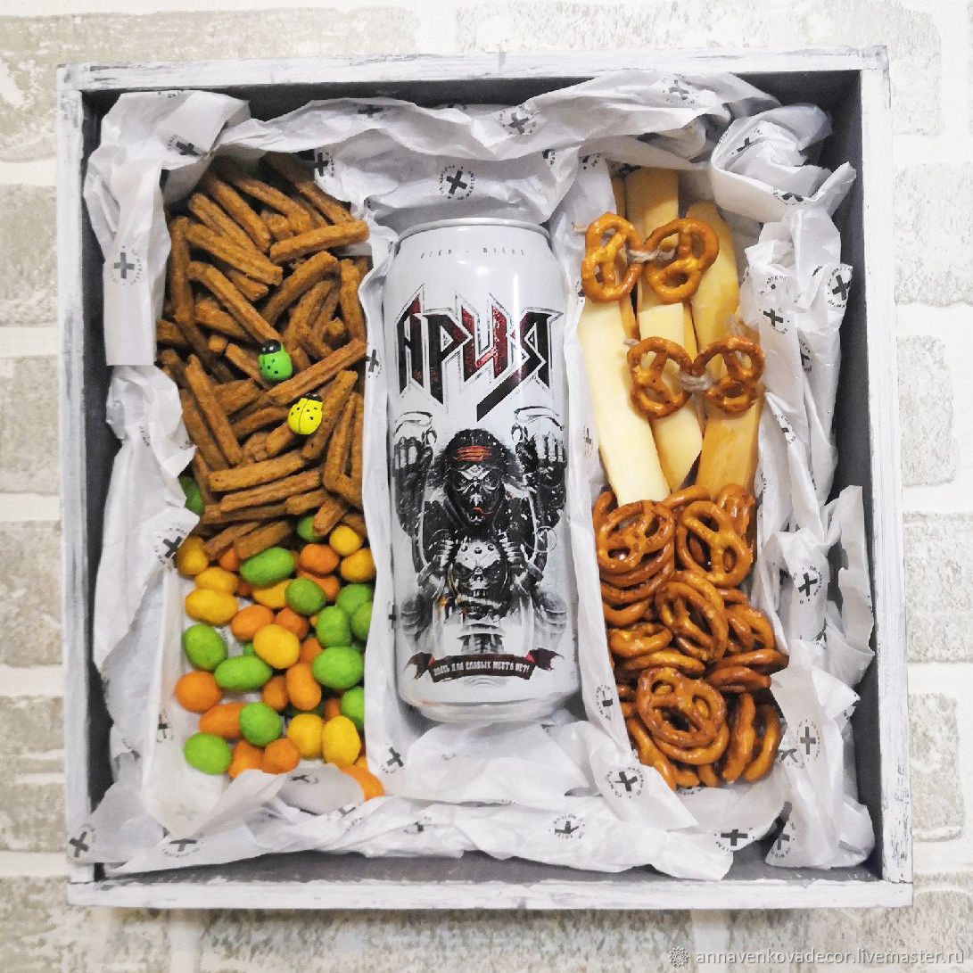 Подарочный бокс пивной. Подарочный бокс пивной. Бокс с пивом. Пивной бокс в подарок. Пивные наборы на 23 февраля.