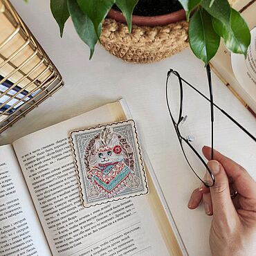 Канцелярские товары ручной работы. Ярмарка Мастеров - ручная работа Книжная закладка «Кот Индеец» | Серия Western Post. Handmade.