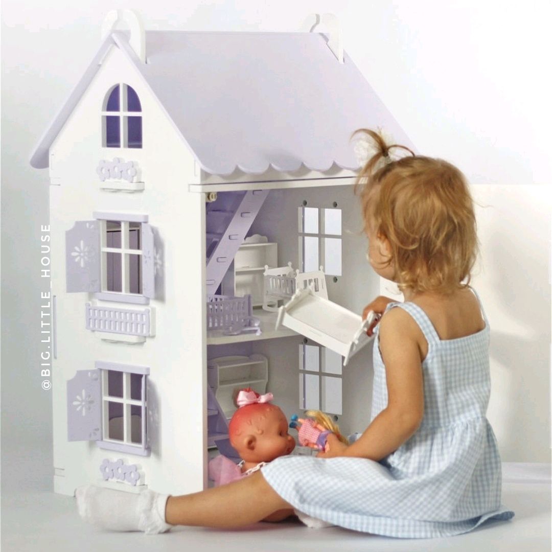 Детский домик и мебель для кукол