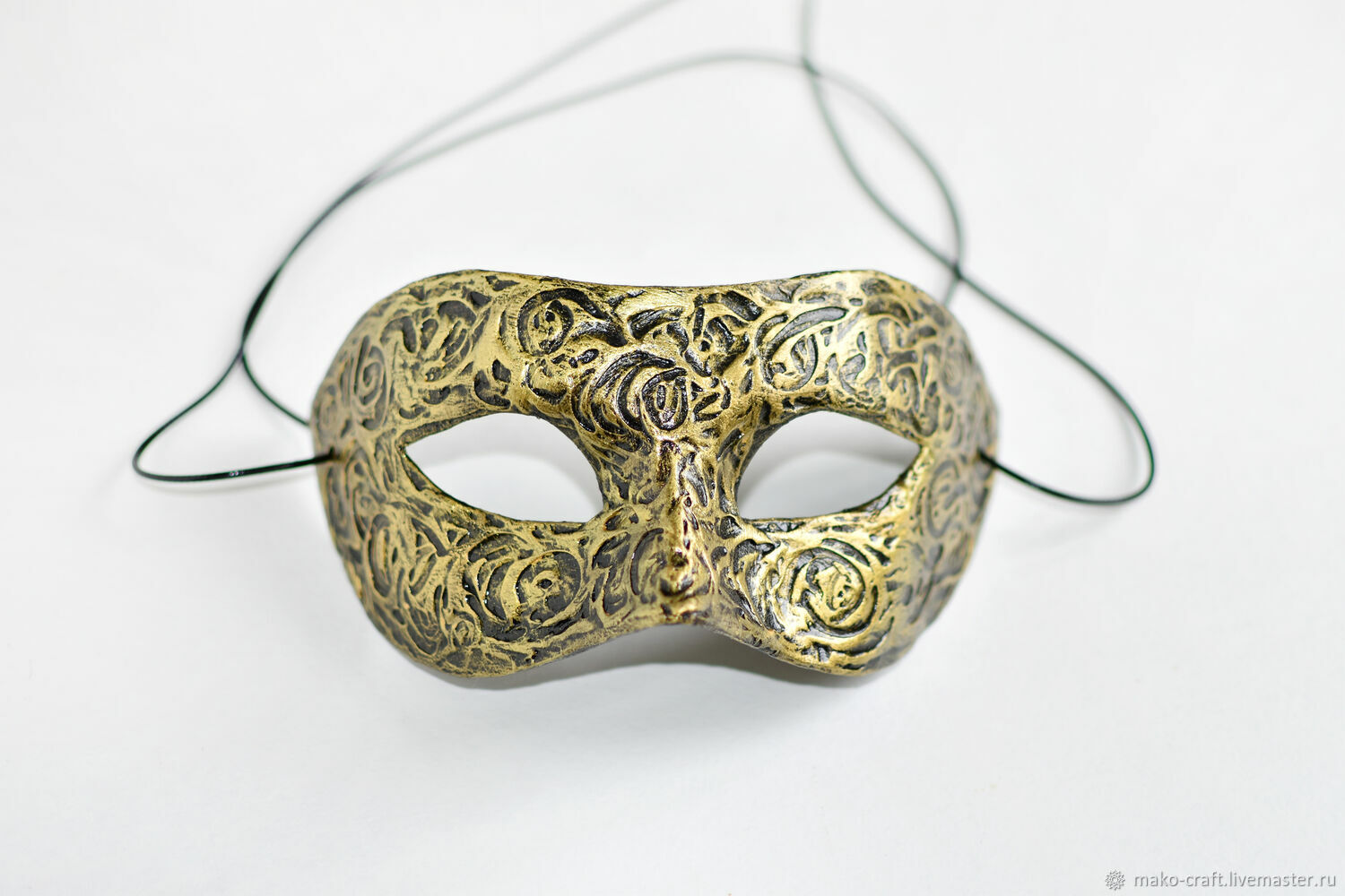 маски венецианские карнавальные. карнавальная маска. золотая венецианская маска. венецианская маска вольтер. золотая маскарадная маска.