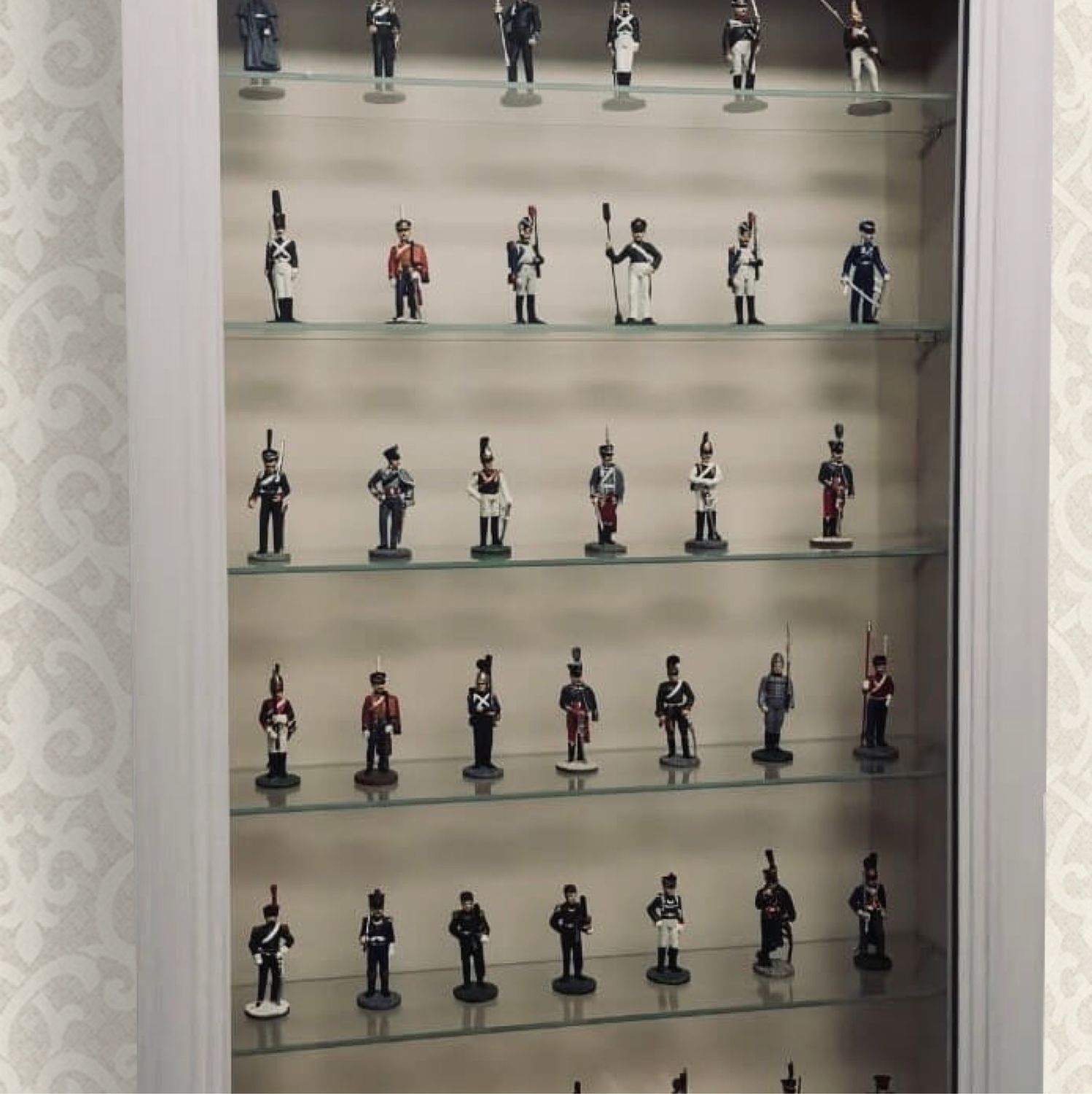 Шкаф для коллекции солдатиков