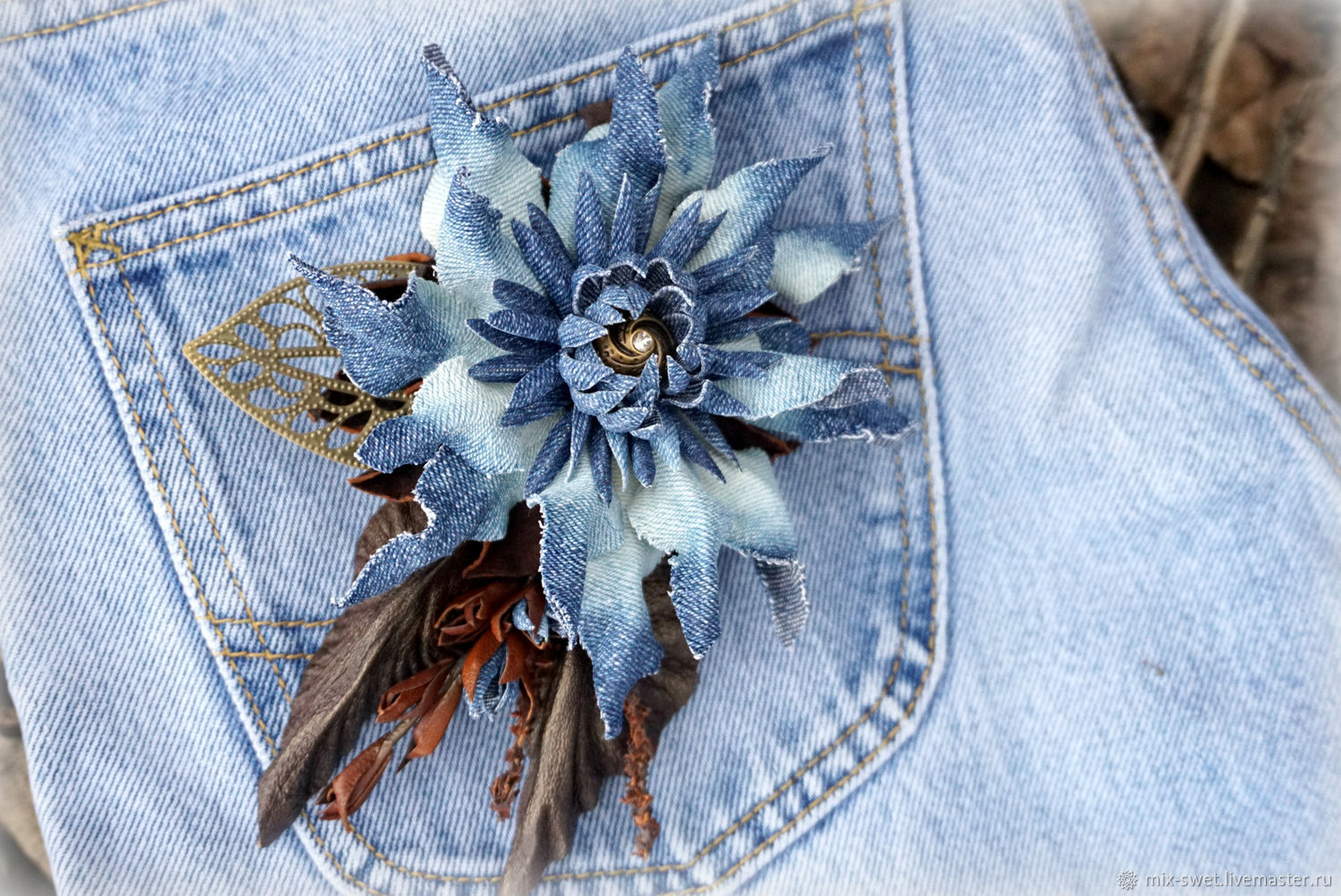 Цветы из джинсовой ткани