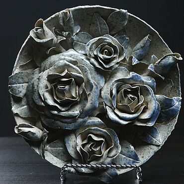 Картины и панно ручной работы. Ярмарка Мастеров - ручная работа «Stone Rose». Керамика, тарелочка-настенная брошь-панно, высокий обжиг. Handmade.