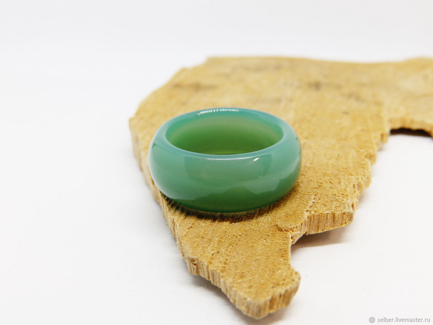 Кольцо из зеленого агата