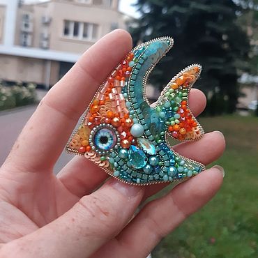 Украшения ручной работы. Ярмарка Мастеров - ручная работа Брошь Рыбка яркая, Тропическая рыбка, Рыбка вышитая из бисера. Handmade.