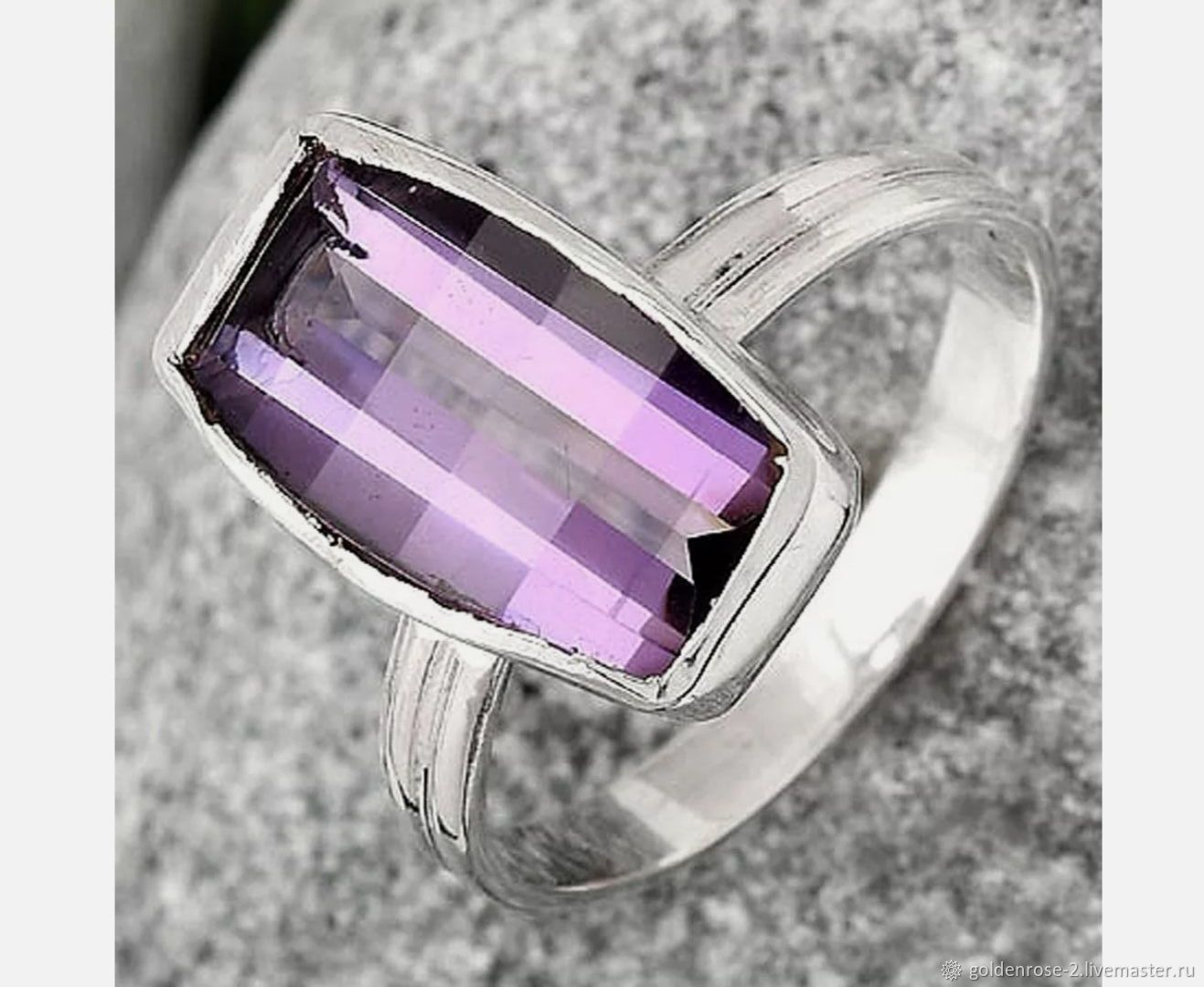 Кольцо с фиолетовым фианитом