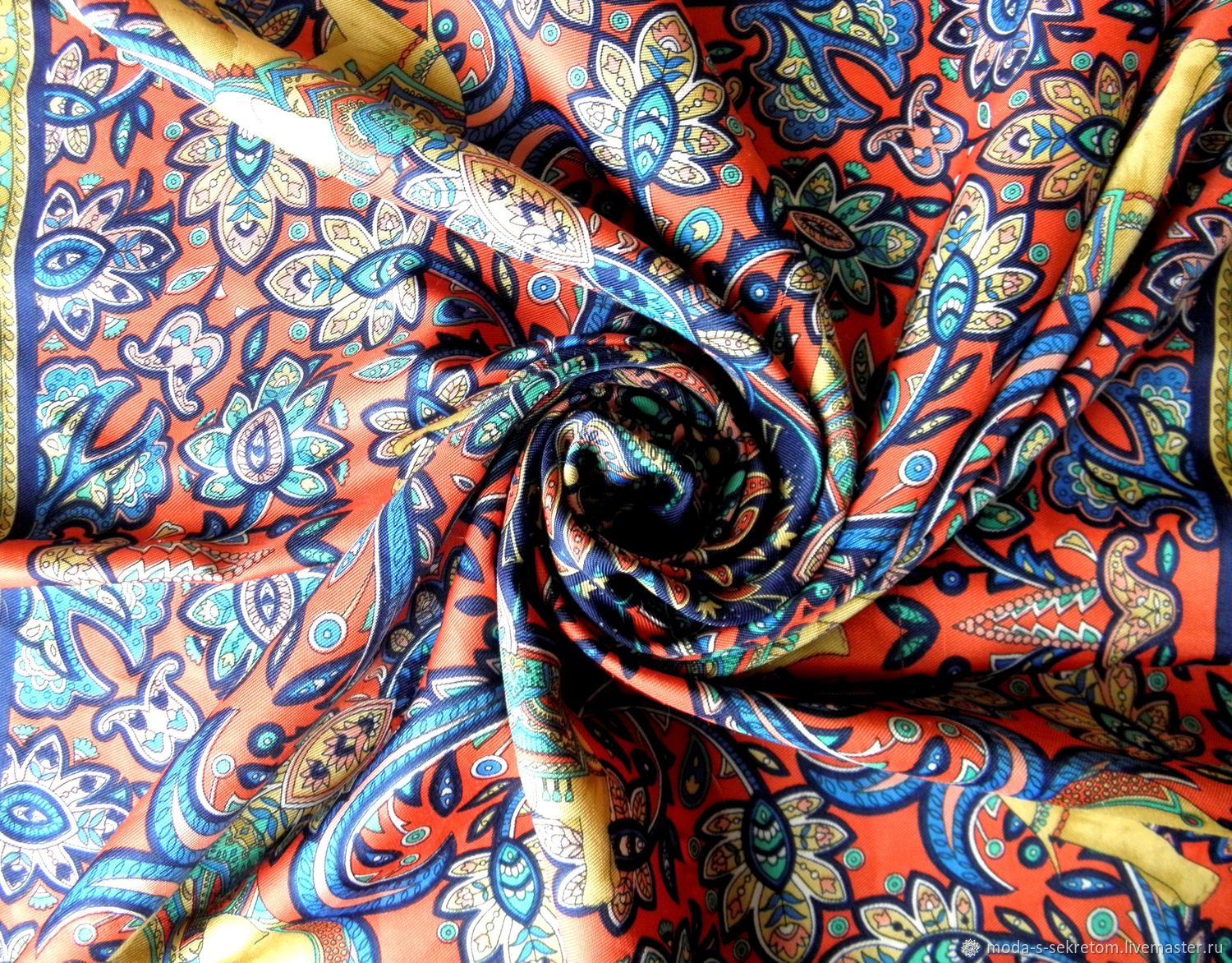 Дорогие платки. Шелковый платок. Индийский шелковый платок. Ткань для платков. Шелковый шарф.